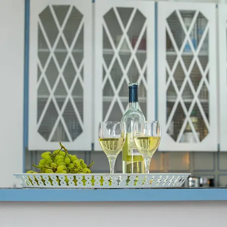 Апартаменты Lamk1 Mackenzie Atalanta - Two Bedroom Apartment, Sleeps 4 *